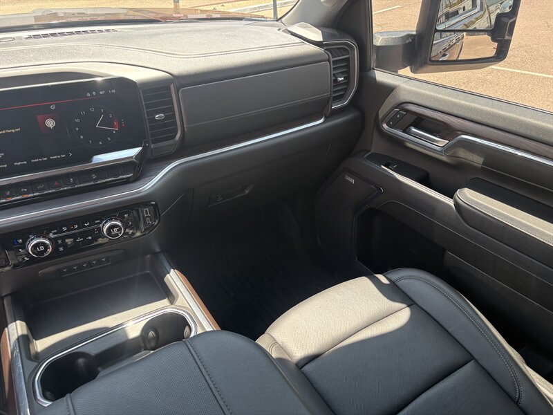 2024 GMC Sierra 2500 SLT DIESEL TRUCK 4WD REDWOOD METAL GMC SIERRA 2500 - Photo 32 - Scottsdale, AZ 85257