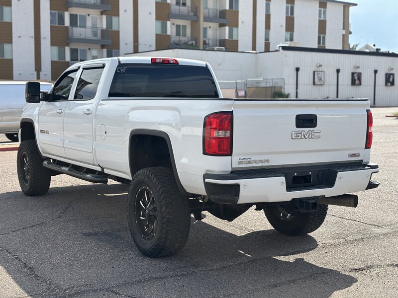 2019 Gmc Sierra 2500 SLT photo 4