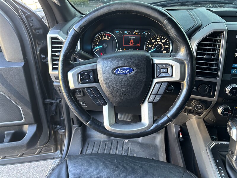 2018 Ford F-150 Platinum photo 17