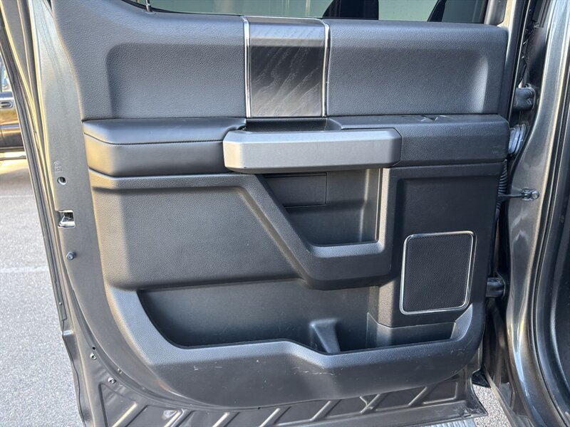 2018 Ford F-150 Platinum photo 35