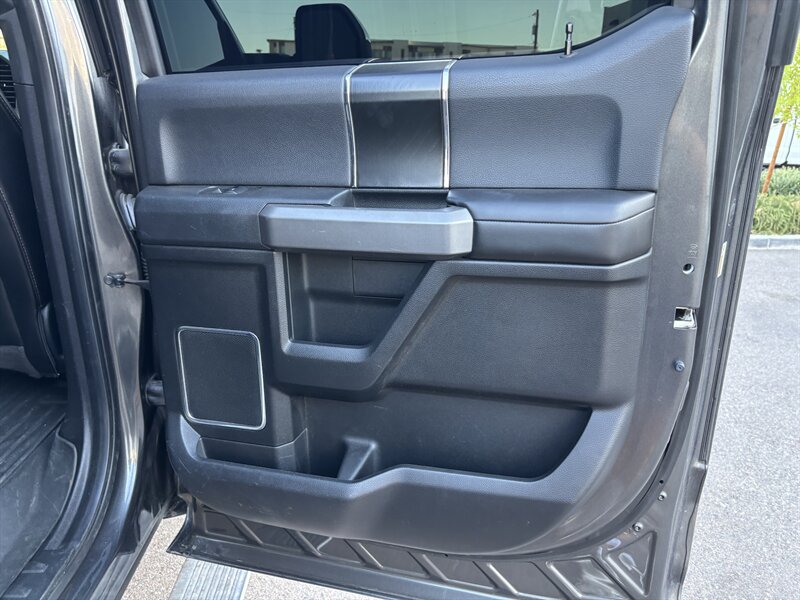 2018 Ford F-150 Platinum photo 30
