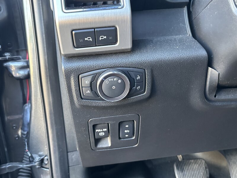 2018 Ford F-150 Platinum photo 15