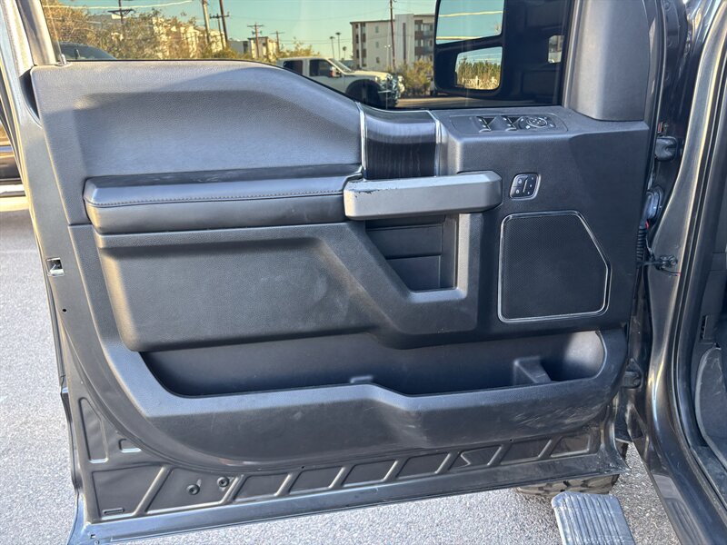 2018 Ford F-150 Platinum photo 8