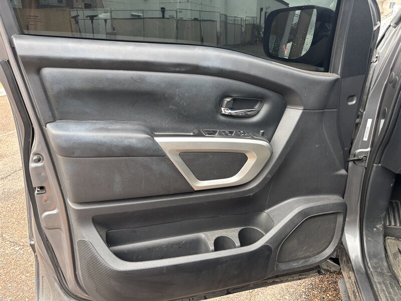 2021 Nissan Titan 4WD TRUCK LOCAL TRADE 1 OWNER NISSAN TITAN 4X4 - Photo 10 - Scottsdale, AZ 85257