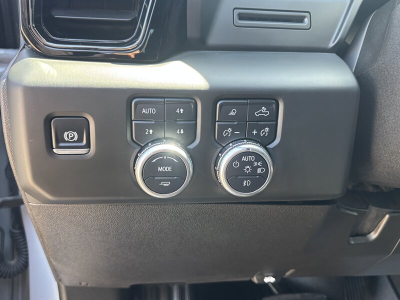 2024 GMC Sierra 2500 AT4 DIESEL TRUCK 4WD 1 OWNER GMC SIERRA 2500 AT4 - Photo 18 - Scottsdale, AZ 85257