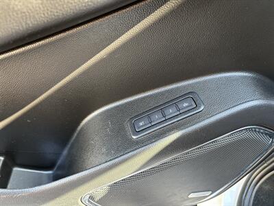 2020 GMC Yukon SLT 4WD SUV 3RD ROW SEAT LOADED GMC YUKON LEATHER   - Photo 12 - Scottsdale, AZ 85257