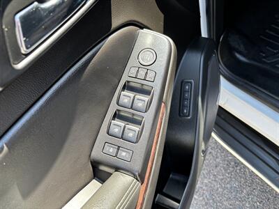 2020 GMC Yukon SLT 4WD SUV 3RD ROW SEAT LOADED GMC YUKON LEATHER   - Photo 13 - Scottsdale, AZ 85257