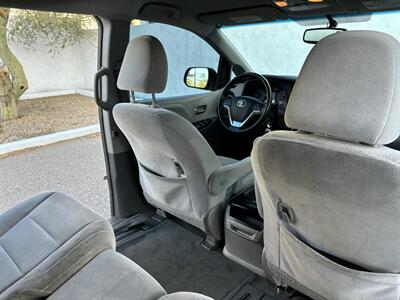 2015 Toyota Sienna LE 8-Passenger 1-OWNER CARFAX 29 SERVICE RECORDS   - Photo 29 - Scottsdale, AZ 85257