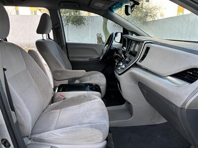 2015 Toyota Sienna LE 8-Passenger 1-OWNER CARFAX 29 SERVICE RECORDS   - Photo 24 - Scottsdale, AZ 85257