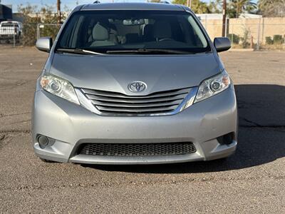 2015 Toyota Sienna LE 8-Passenger 1-OWNER CARFAX 29 SERVICE RECORDS   - Photo 12 - Scottsdale, AZ 85257