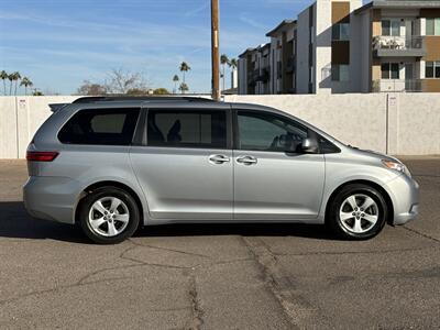 2015 Toyota Sienna LE 8-Passenger 1-OWNER CARFAX 29 SERVICE RECORDS   - Photo 4 - Scottsdale, AZ 85257