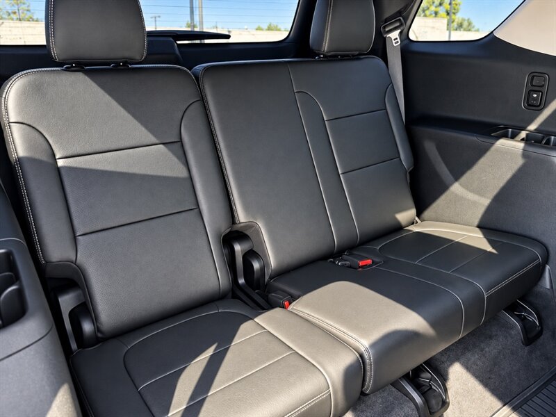 2020 Chevrolet Traverse RS AWD 3RD ROW SEATING SUV LEATHER SEATS CHEVY AWD - Photo 23 - Scottsdale, AZ 85257