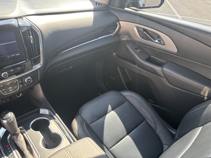 2020 Chevrolet Traverse RS AWD SUV LOW MI LOCAL TRADE CHEVY TRAVERSE AWD - Photo 28 - Scottsdale, AZ 85257