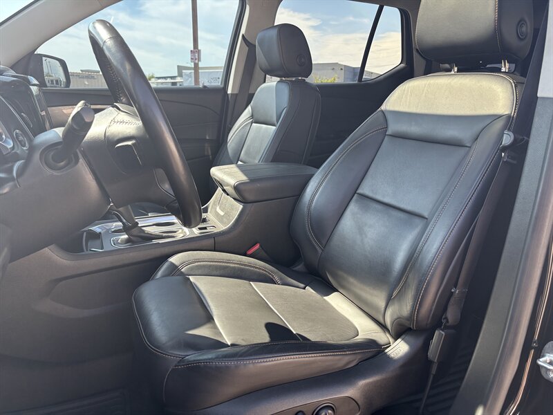 2020 Chevrolet Traverse RS AWD SUV LOW MI LOCAL TRADE CHEVY TRAVERSE AWD - Photo 13 - Scottsdale, AZ 85257