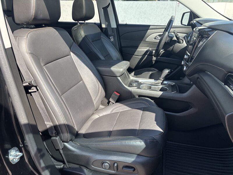 2020 Chevrolet Traverse RS AWD SUV LOW MI LOCAL TRADE CHEVY TRAVERSE AWD - Photo 30 - Scottsdale, AZ 85257