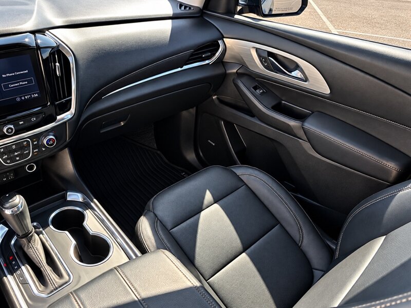 2020 Chevrolet Traverse RS AWD 3RD ROW SEATING SUV LEATHER SEATS CHEVY AWD - Photo 13 - Scottsdale, AZ 85257