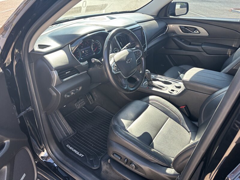 2020 Chevrolet Traverse RS AWD SUV LOW MI LOCAL TRADE CHEVY TRAVERSE AWD - Photo 11 - Scottsdale, AZ 85257