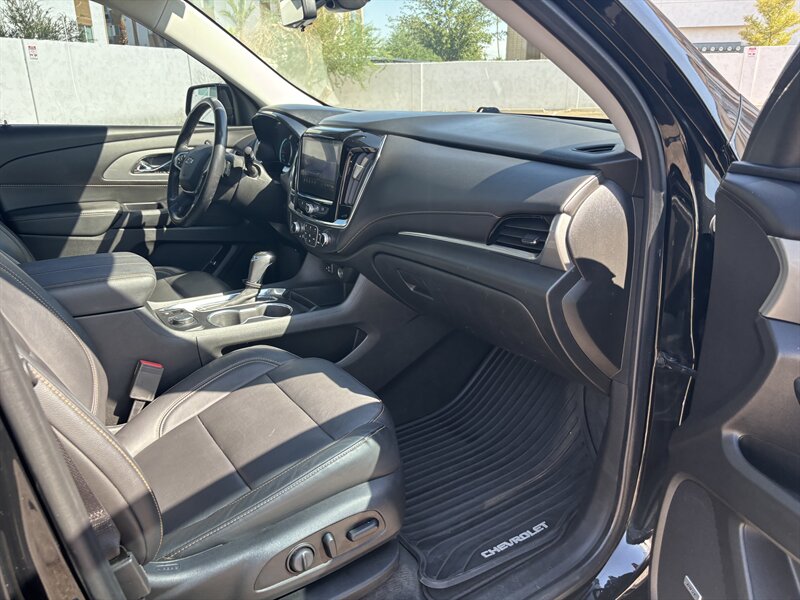 2020 Chevrolet Traverse RS AWD SUV LOW MI LOCAL TRADE CHEVY TRAVERSE AWD - Photo 29 - Scottsdale, AZ 85257