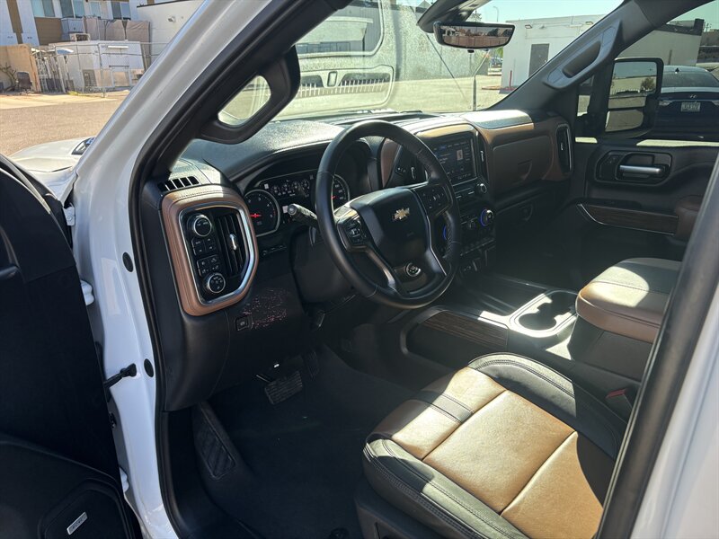 2023 Chevrolet Silverado High Country 3500HD photo 13