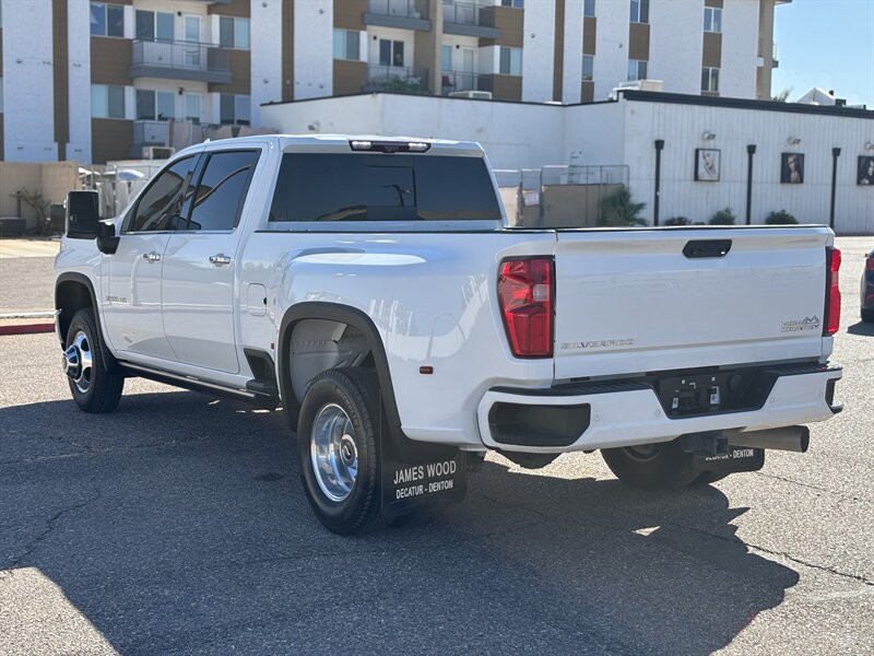 2023 Chevrolet Silverado High Country 3500HD photo 4