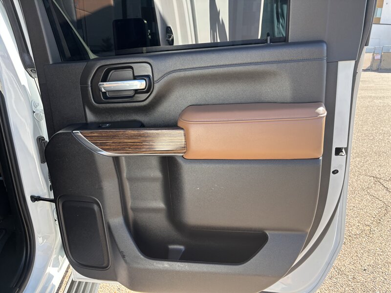 2023 Chevrolet Silverado High Country 3500HD photo 38