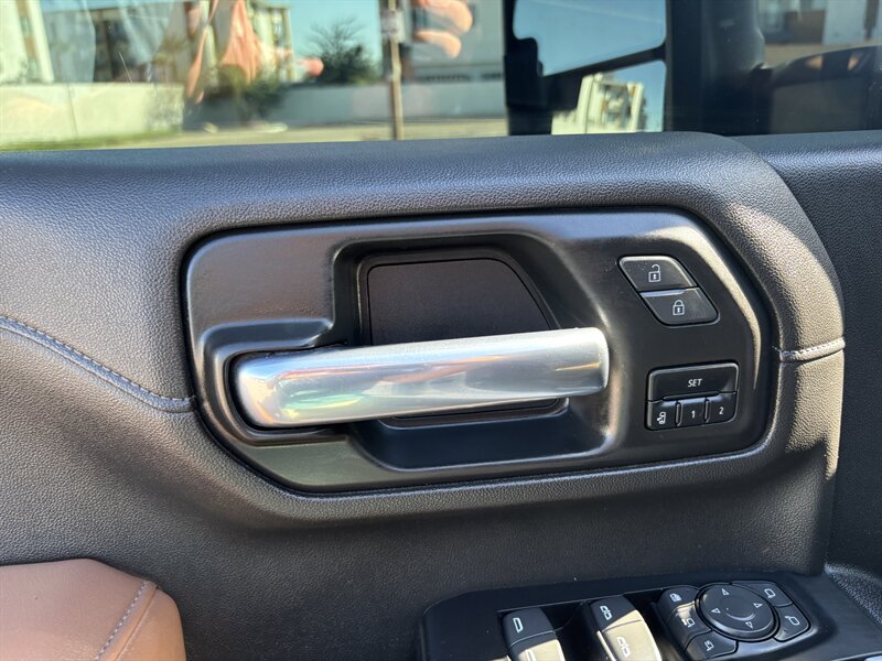 2023 Chevrolet Silverado High Country 3500HD photo 10