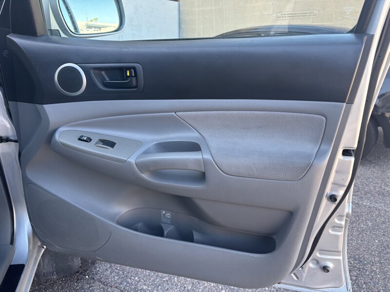 2006 Toyota Tacoma PreRunner V6 2 OWNER 51 SERV RECS AZ OWNED TACOMA - Photo 18 - Scottsdale, AZ 85257