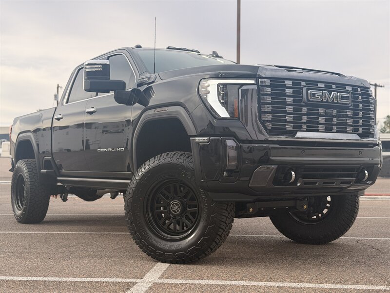 2024 GMC Sierra Denali Ultimate 4WD Crew Cab Long Box's photo
