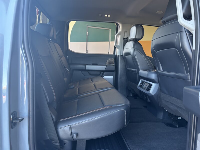 2024 Ford F-250 Super Duty Lariat TREMOR LIFTED DIESEL TRUCK 4WD - Photo 38 - Scottsdale, AZ 85257
