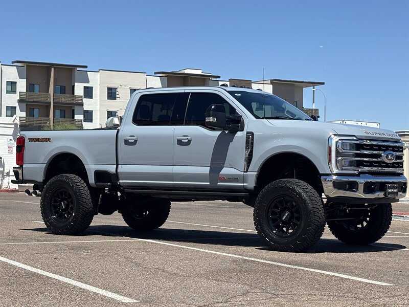 2024 Ford F-250 Super Duty Lariat TREMOR LIFTED DIESEL TRUCK 4WD  