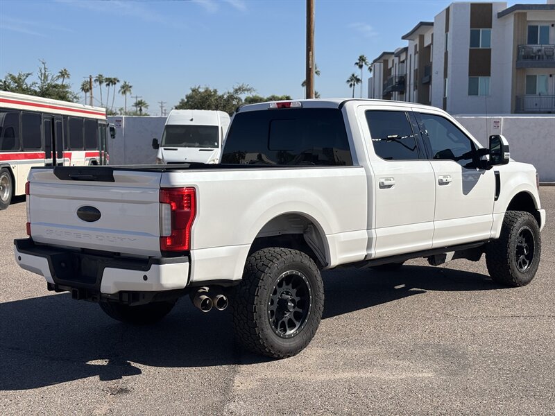 2018 Ford F-250 Lariat photo 2
