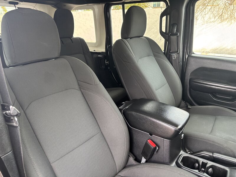 2021 Jeep Wrangler Unlimited Sport S LIFTED 4WD NEW LIFT NEW TIRES - Photo 31 - Scottsdale, AZ 85257