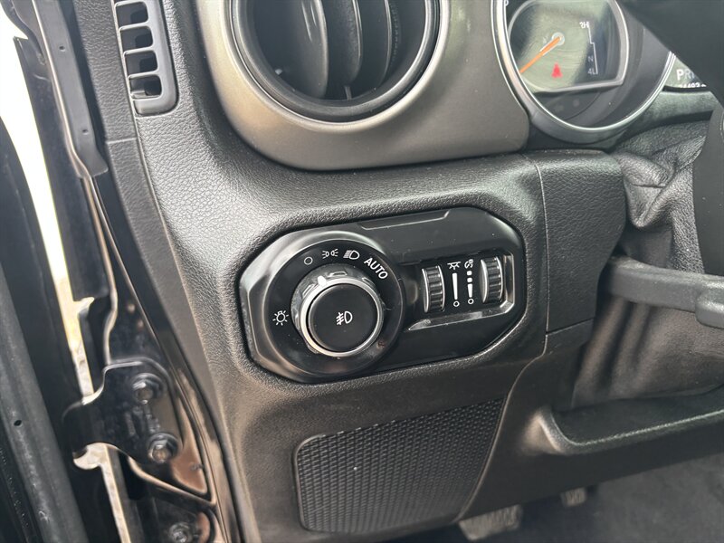 2021 Jeep Wrangler Unlimited Sport S LIFTED 4WD NEW LIFT NEW TIRES - Photo 16 - Scottsdale, AZ 85257