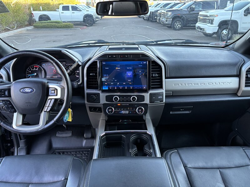 2022 Ford F-350 Lariat photo 22