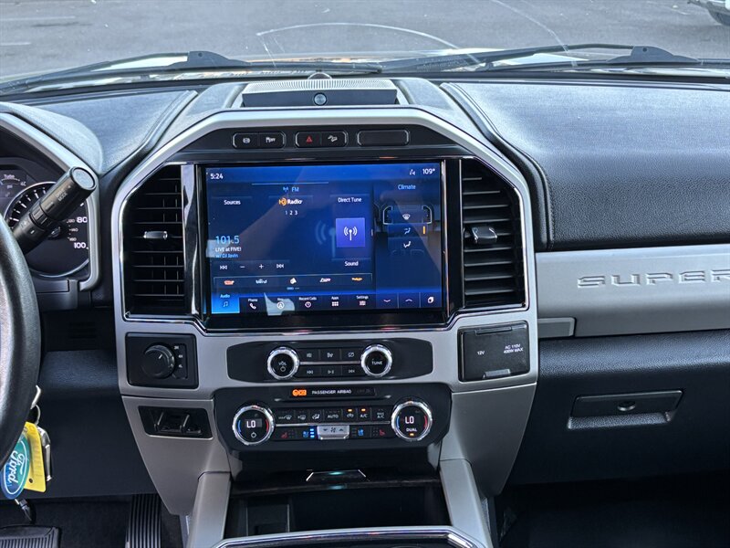 2022 Ford F-350 Lariat photo 18