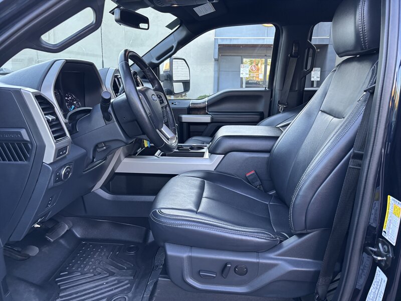 2022 Ford F-350 Lariat photo 11