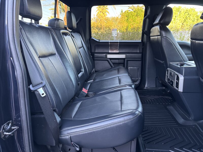 2022 Ford F-350 Lariat photo 31