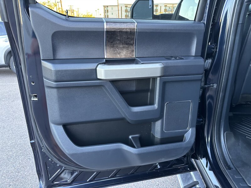 2022 Ford F-350 Lariat photo 32