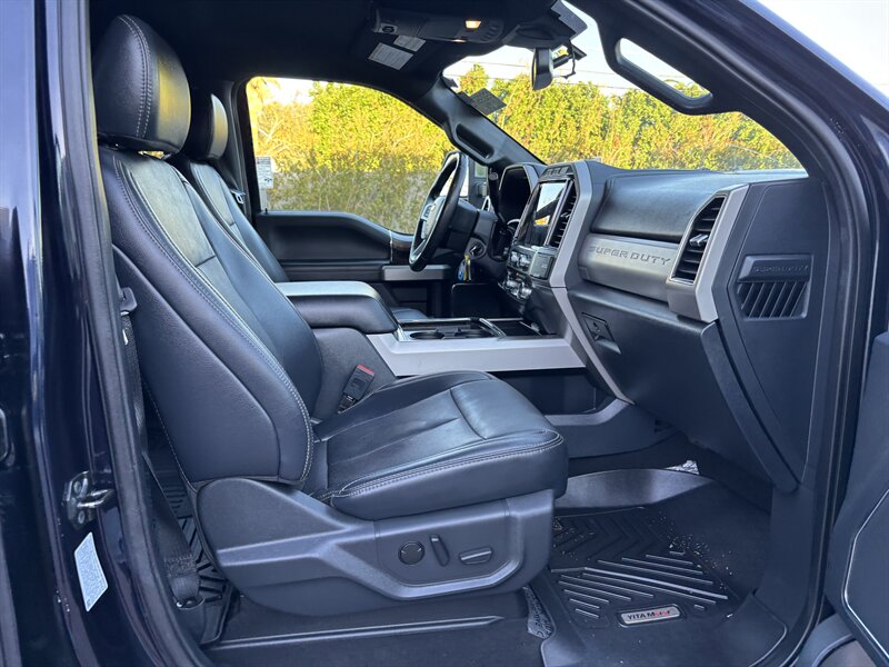 2022 Ford F-350 Lariat photo 25
