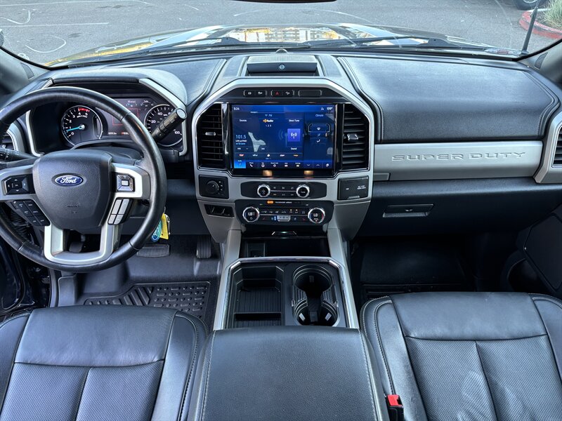 2022 Ford F-350 Lariat photo 21