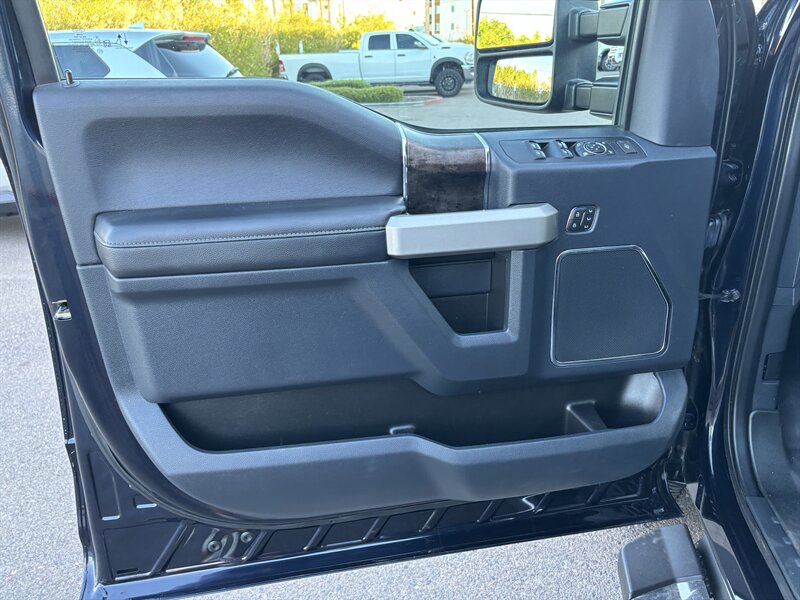 2022 Ford F-350 Lariat photo 9