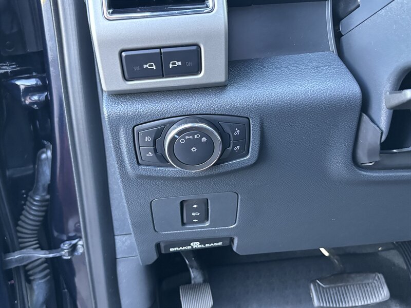 2022 Ford F-350 Lariat photo 13
