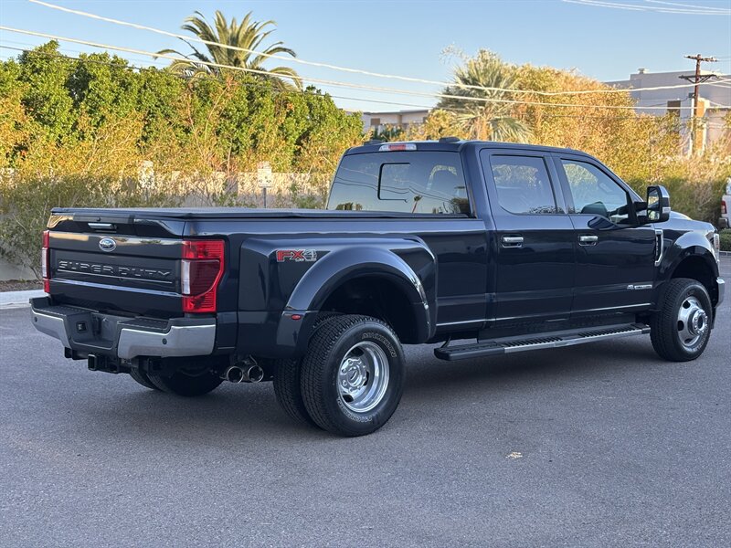 2022 Ford F-350 Lariat photo 2