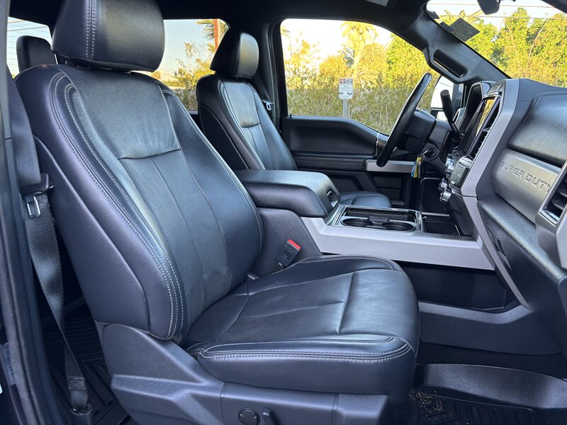 2022 Ford F-350 Lariat photo 26