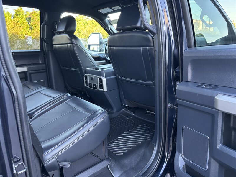 2022 Ford F-350 Lariat photo 30