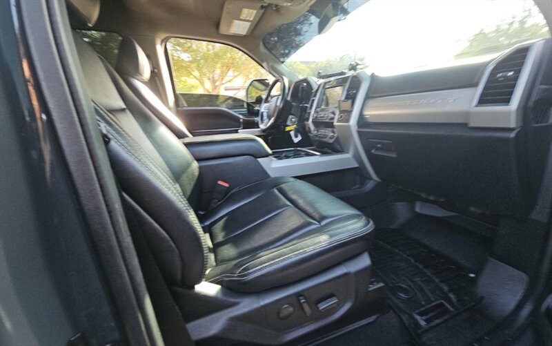 2021 Ford F-250 Lariat photo 3