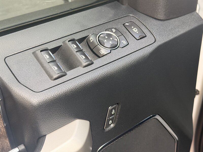 2018 Ford F-250 Super Duty Lariat DIESEL TRUCK 4WD LOW MI F250 4X4 - Photo 11 - Scottsdale, AZ 85257
