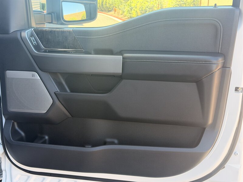 2025 Ford F-350 Super Duty Lariat LIFTED LONG BED DIESEL TRUCK 4WD - Photo 35 - Scottsdale, AZ 85257
