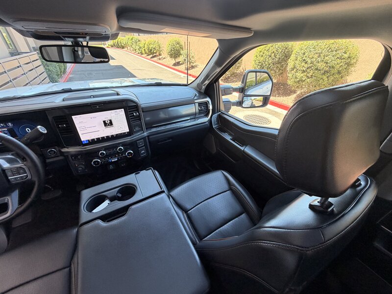 2025 Ford F-350 Super Duty Lariat LIFTED LONG BED DIESEL TRUCK 4WD - Photo 32 - Scottsdale, AZ 85257