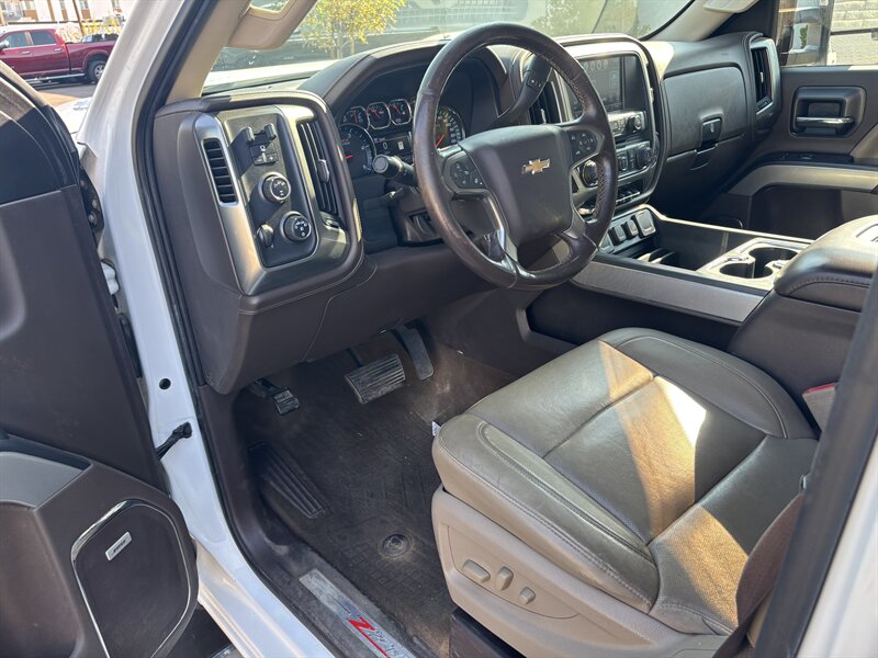 2017 Chevrolet Silverado 2500 LTZ DIESEL TRUCK 4WD LOW MI CHEVY SILVERADO 2500 - Photo 10 - Scottsdale, AZ 85257